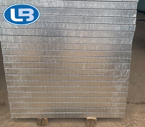 Hot-dip galvanized steel grating